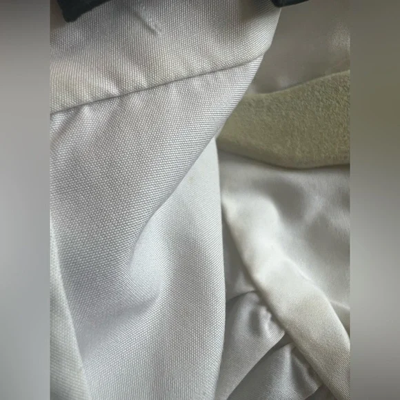 Shanghai Tang Elegant White Ruffle Blouse Size 40 (4) - Picture 7 of 7